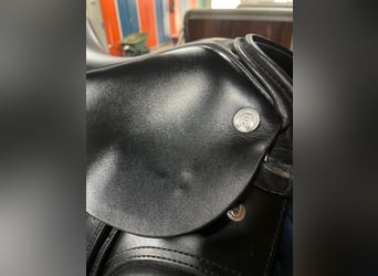 Neuwertiger Dressursattel Otto Schumacher Solution C zu verkaufen!