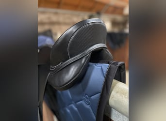 Neuwertiger Dressursattel Otto Schumacher Solution C zu verkaufen!
