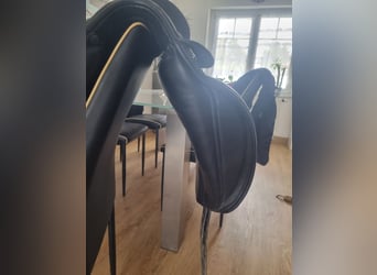 Neuwertiger Prestige Modena 17“(17,5) Dressursattel mit doubliertem Leder