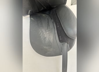Neuwertiger top Josef Hildmann Dressursattel Grandioso Spezial 17“