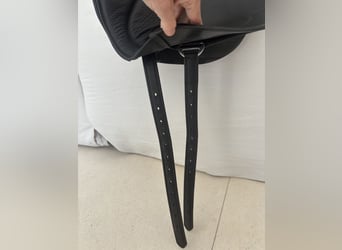 Neuwertiger top Josef Hildmann Dressursattel Grandioso Spezial 17“