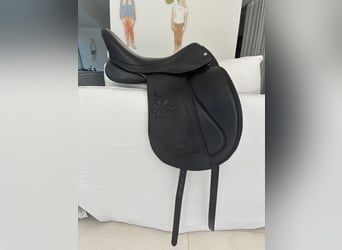 Neuwertiger top Josef Hildmann Dressursattel Grandioso Spezial 17“