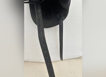 Neuwertiger top Josef Hildmann Dressursattel Grandioso Spezial 17“
