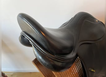 Wunderschöner Amerigo Vega Dressursattel 17 ''