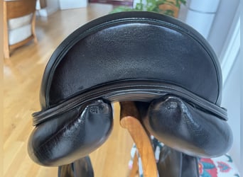 Wunderschöner Amerigo Vega Dressursattel 17 ''