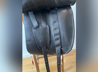 Wunderschöner Amerigo Vega Dressursattel 17 ''