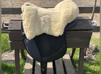 Grandeur Fellsattel Dressur mit Steigbügelaufhängung