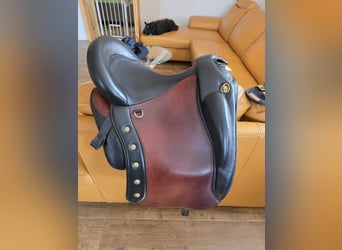 fast neuer Iberosattel mit Mohair-Schnürengurt und Filzpad