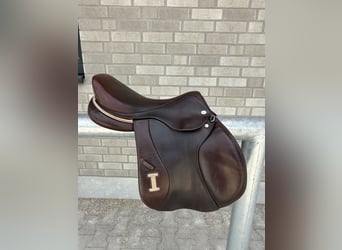 Ikonic Elite Line V2 Spring-Sattel braun - 17,5" | inkl. Sattelschoner