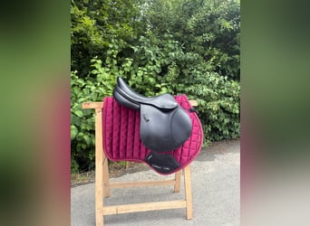 Prestige Springsattel Skyward schwarz 15/33 Pony