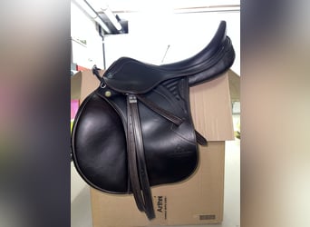 Prestige Springsattel Versaille 17"