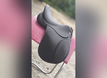 Kentaur Antigona Vielseitigkeitssattel – 17 Zoll, KW 3, Webflexbaum, Schwarz
