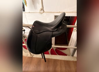 Kieffer Vielseittigkeitssattel Bern praktisch neu