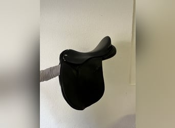 Schwarzer Kavalkade Vielseitigkeitssattel – Schwerpunkt Dressur – 17,5 Zoll