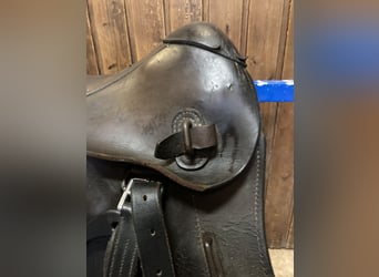 Bocksattel - Kavallerie Armeesattel - Wehrmacht englischer Sattel zu verkaufen