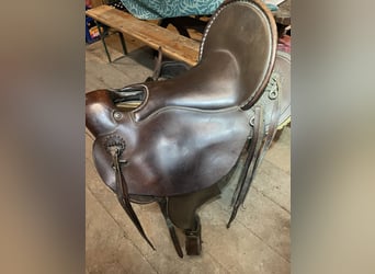 Deuber & Partner Ultra Flex Sattel aus hochwertigem braunem Leder Grösse 17/18Zoll