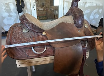 Schöner Westernsattel - Wildleder / Roping Horn