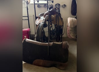 Verkaufe Pullmann Westernsattel gerne als Set mit Trense und Pad 
