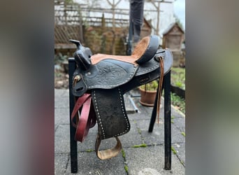 Westernsattel schwarz/braun mit Lammfell