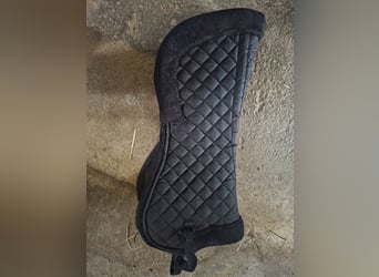 Gebrauchtes Sattelpad / Korrekturpad mit Lammfell-Optik - Schwarz