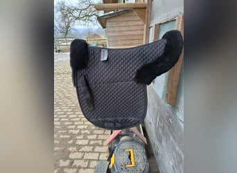 Isländer Lammfellsatteldecke Fengur