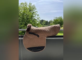 Lammfell-Satteldecke der Marke Engel Reitsport l Farbe Camel