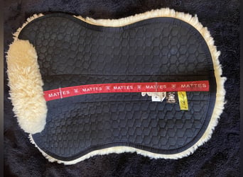 Sattelpad Sattelkissen Mattes Platinum Lammfell m. Rand M 60 cm VS