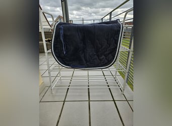 Satteldecke dunkelblau