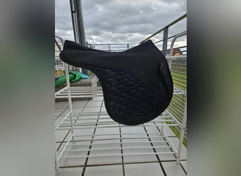 Satteldecke VS schwarz mit Moosgummi