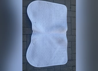 2 weiße Schabracken zu verkaufen 