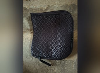 Busse Dressurschabracke Schwarz mit eleganter Muster-Steppung - Wegen Umstieg auf Westernreiten