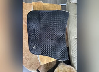Christ Lammfell Schabracke Champ für Iberica Lammfellsattel