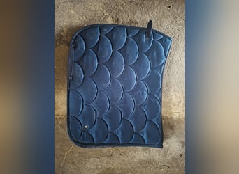 Dressurschabracke in Dunkelblau - Eleganter Schuppenstepp - Gebraucht