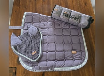 Dressurschabracke Set mit Fliegenohren & BandagenFelix Bühler