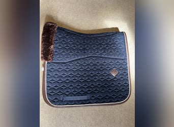 Kentucky Lammfell Schabracke Dressur