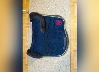 Mattes samt LammfellSchabracke blau dr wb