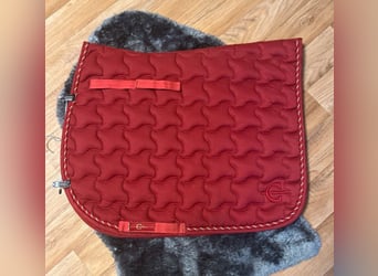 Rote Covalliero Dressur Schabracke