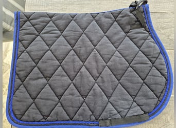 Schabracke von Jockey in Schwarz  mit einem Blauenkordelrand und  Größe VS