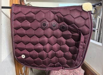 Verschiedene Dressurschabracken, teilweise neu