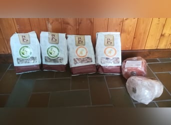 4 Tüten Mühldorfer Leckerlis und 2 Salzlecksteine 