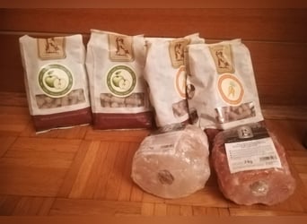 4 Tüten Mühldorfer Leckerlis und 2 Salzlecksteine 