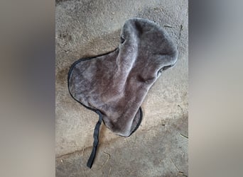 Sattel-Sitzwärmer / Lammfell-Optik (Teddyfleece) - Neu & Unbenutzt