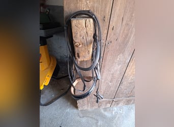 Verkaufe eine gebrauchte Trense aus schwarzem Leder mit Zügeln