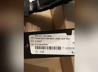 BR Reithalfter für Kandarre Lack weiß und schwarz unterlegt.