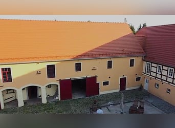 Außergewöhnliches denkmalgeschütztes Anwesen für Individualisten. Perfekt zur Pferdehaltung.