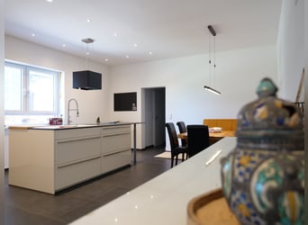 Exklusive Reitanlage mit modern saniertem Wohnhaus, Reithalle und großzügigen Weideflächen