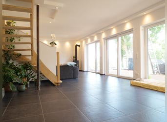 Exklusive Reitanlage mit modern saniertem Wohnhaus, Reithalle und großzügigen Weideflächen