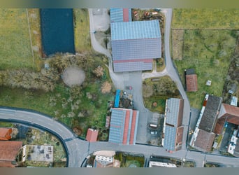 Reitanlage mit Wohnhaus, arrondierten Flächen und moderner PV-Anlage