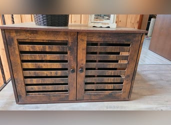 2 Pferdeboxen mit Inhalt