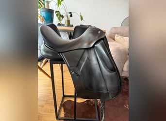 Ikonic EVO Dressursattel Doppelblatt 17,5 Zoll
